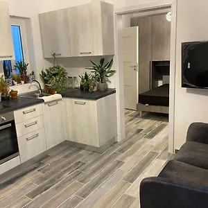 One Beautiful Bedroom Flat In Appartamento